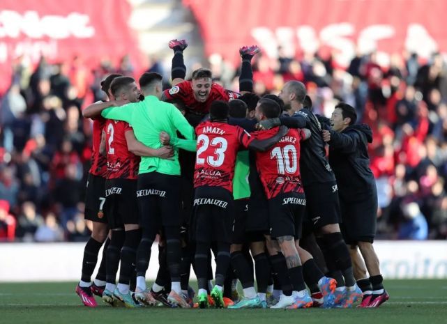 法媒：尤文与阿森纳联系，商谈托马斯冬窗转会事宜据法国媒体Foot Mercato报道，尤文与阿森纳进行了联系，商谈托马斯的转会事宜。